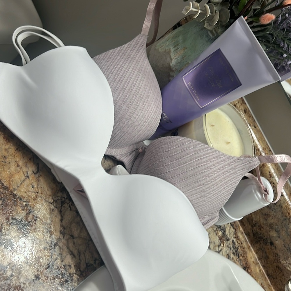 2 brand new Victoria’s Secret bras